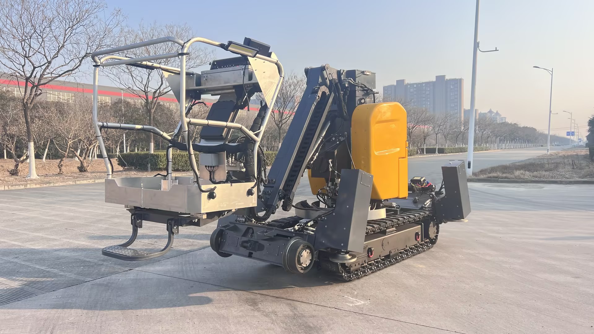 美通多功能全地形登高作业车